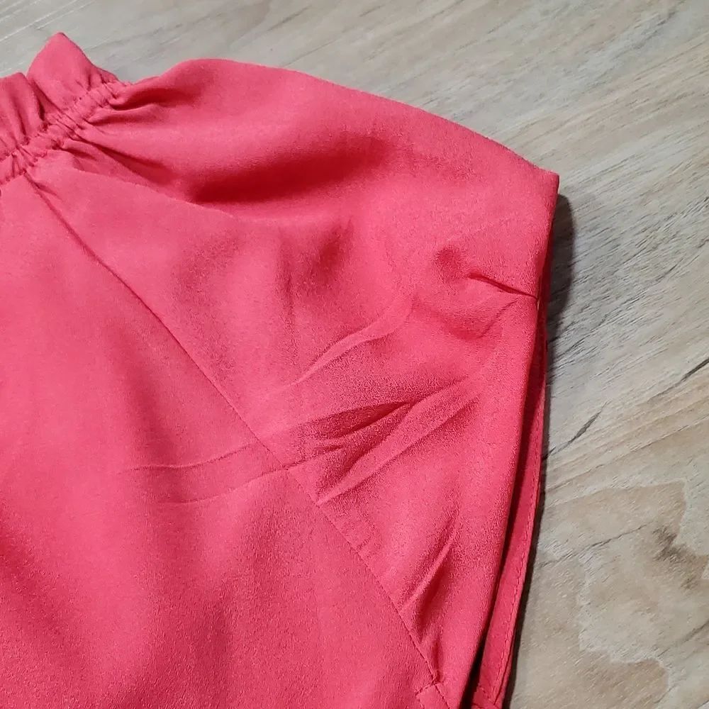 🔺️Pretty Good Red Buttoned & Ruffled Front Sleeveless Top Large - Picture 5 of 10